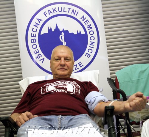 Pavel Richter, patron letošní sezony, se také zúčastní darování krve. 